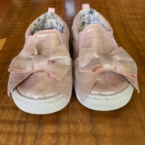 Bow shoes. The brand name wore off.